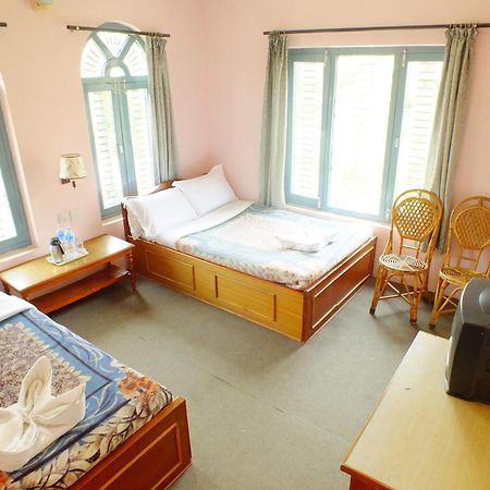 Hotel Greenland Pokhara Esterno foto