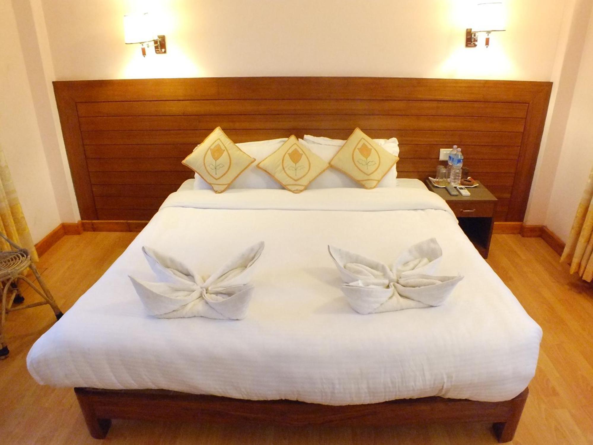 Hotel Greenland Pokhara Esterno foto