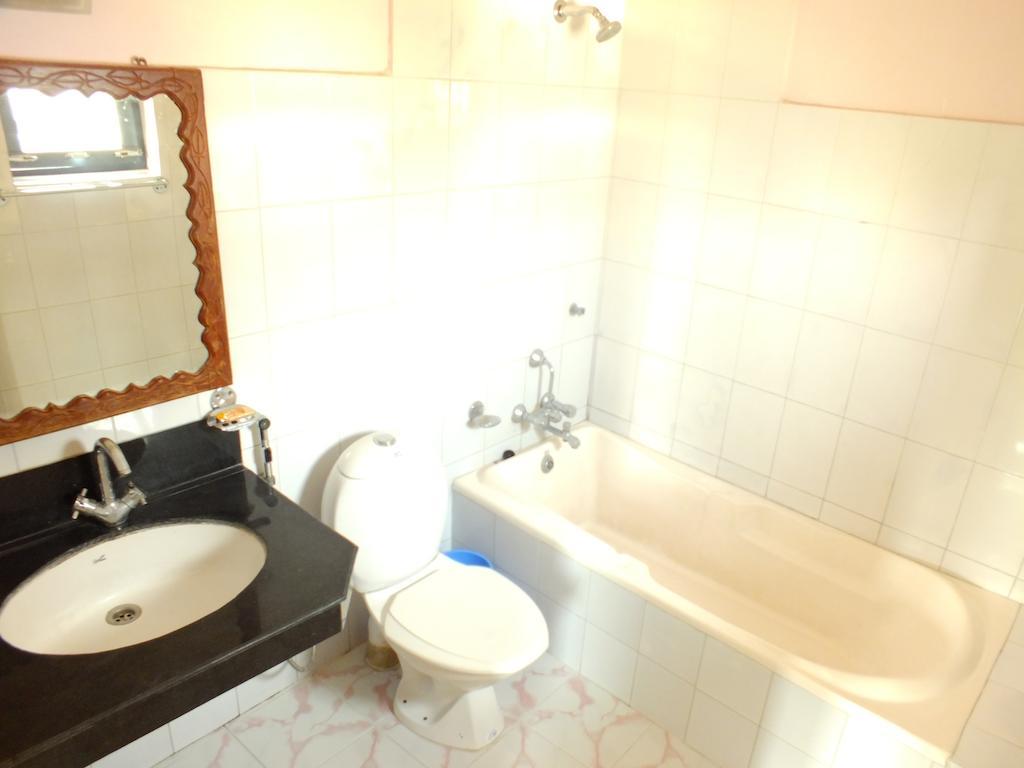 Hotel Greenland Pokhara Esterno foto