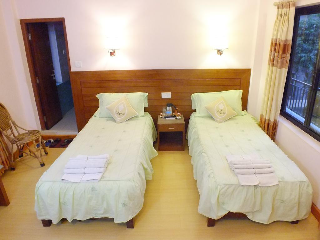 Hotel Greenland Pokhara Esterno foto